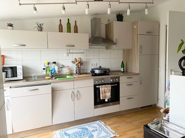 *ab 01.10.* sehr schöne helle 3-Zimmer DG-Wohnung mit Balkonaussicht ins Grüne